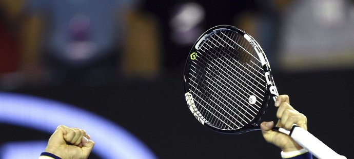 Novak Djokovič se raduje po výhře nad Rogerem Federerem v semifinále Australian Open