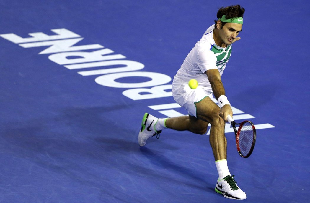 Švýcarský tenista Roger Federer v semifinálovém utkání Australian Open proti Novaku Djokovičovi