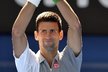 Novak Djokovič zdraví fanoušky po postupu do čtvrtfinále Australian Open