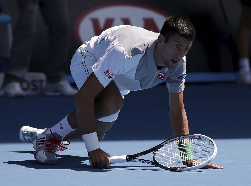 Djokovič uklouzl při zápase s Fogninim, nakonec ale bez problémů postoupil do čtvrtfinále Australian Open