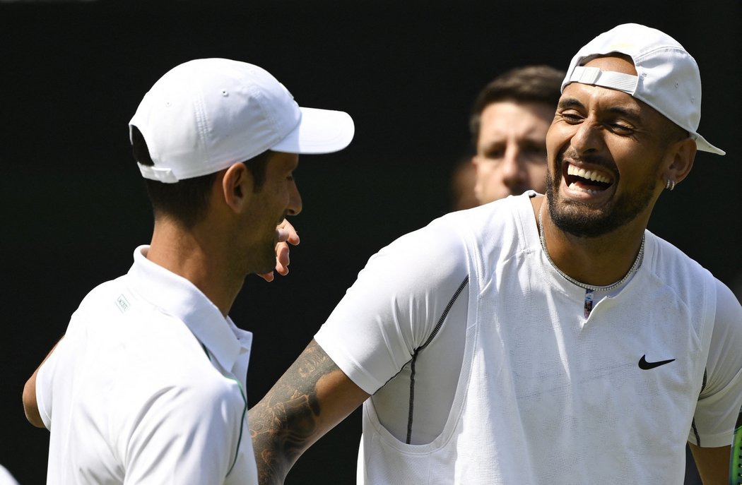 Novak Djokovič a Nick Kyrgios před finále Wimbledonu