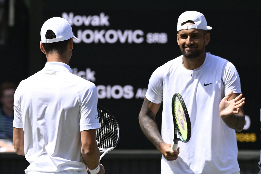 Novak Djokovič a Nick Kyrgios před finále Wimbledonu