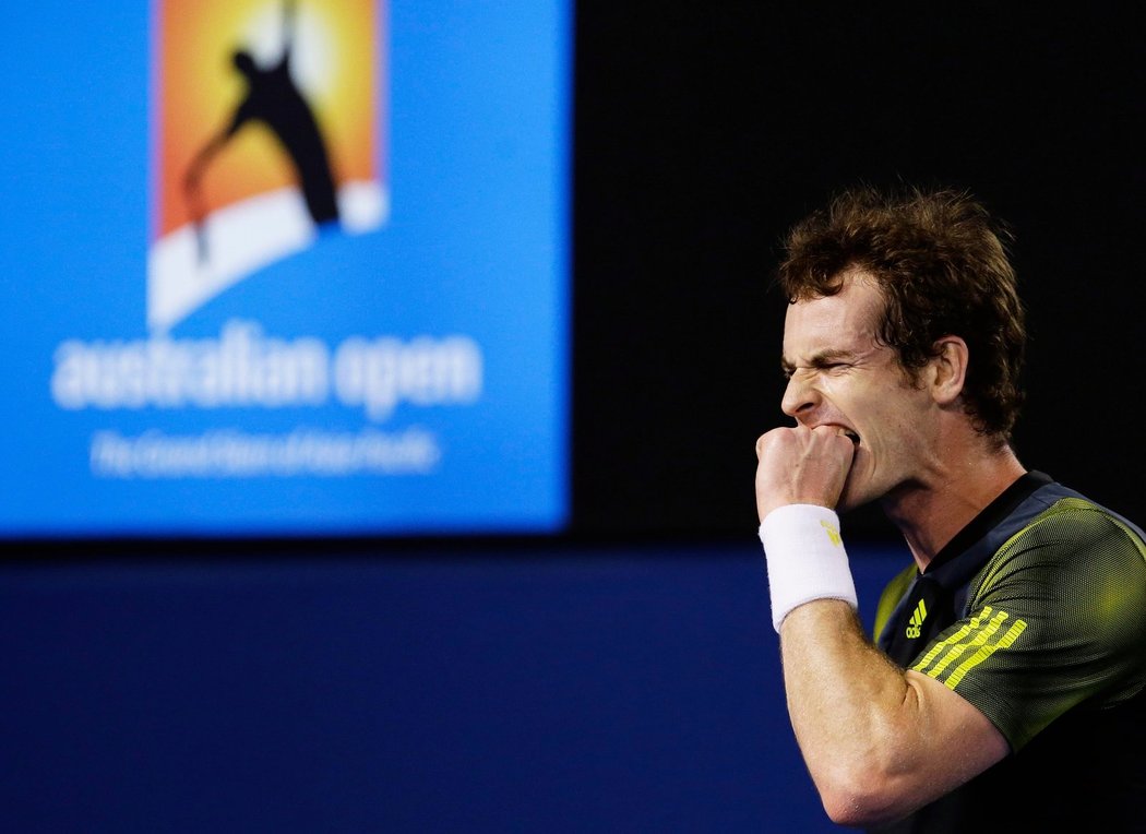 Andy Murray si vyčítá jeden z mnoha pokažených úderů v posledních dvou setech