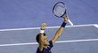 Novak Djokovič porazil ve finále Australian Open Andy Murrayho 6:1, 7:5 a 7:6 a obhájil loňský titul