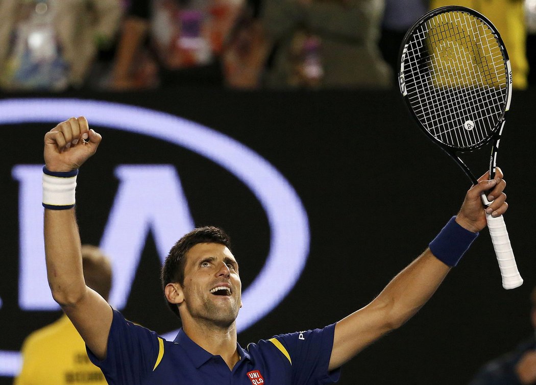 První hráč světa novak Djokovič triumfoval v Melbourne už pošesté a vyrovnal rekord domácího Roye Emersona.