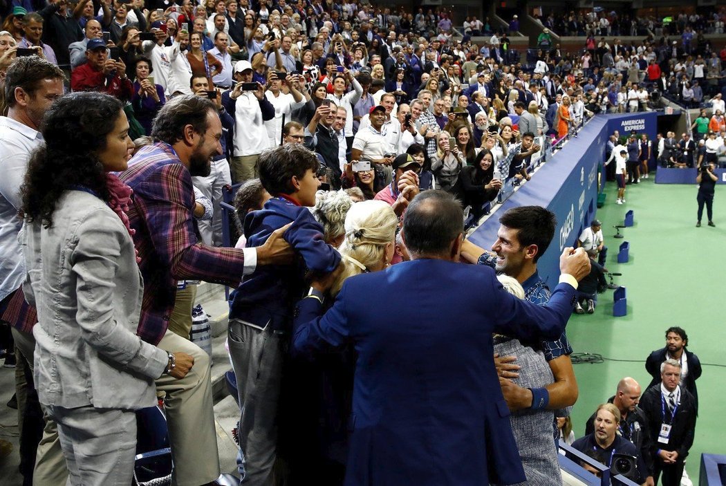 Letos i vítěz Wimbledonu Djokovič si dokráčel ve Flushing Meadows pro trofej také v letech 2011 a 2015.