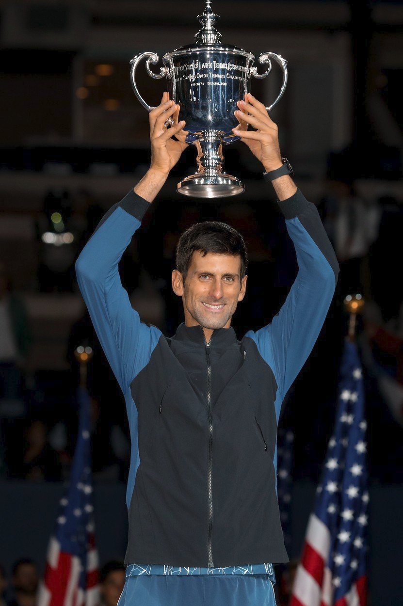 Novak Djokovič ziskem 14. grandslamového titulu vyrovnal Američana Peta Samprase.