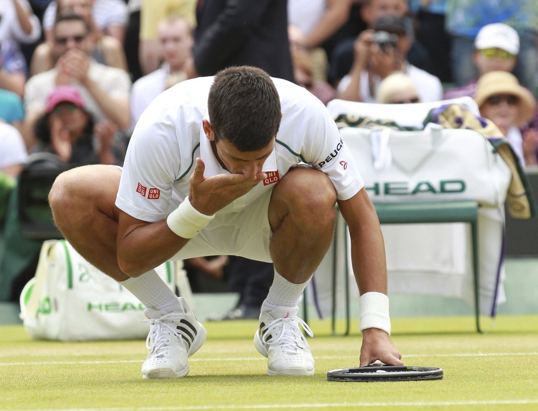 Novak Djokovič nakonec pětisetovou bitvu s Kevinem Andersonem dotáhl do vítězného konce