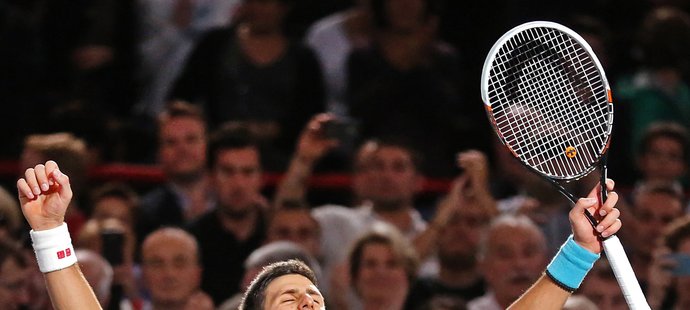 Srbský tenista Novak Djokovič ovládl finále Turnaje mistrů proti Rafaelu Nadalovi a slaví úspěšnou obhajobu titulu