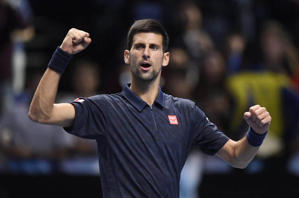 Srbský tenista Novak Djokovič se raduje z výhry na Turnaji mistrů