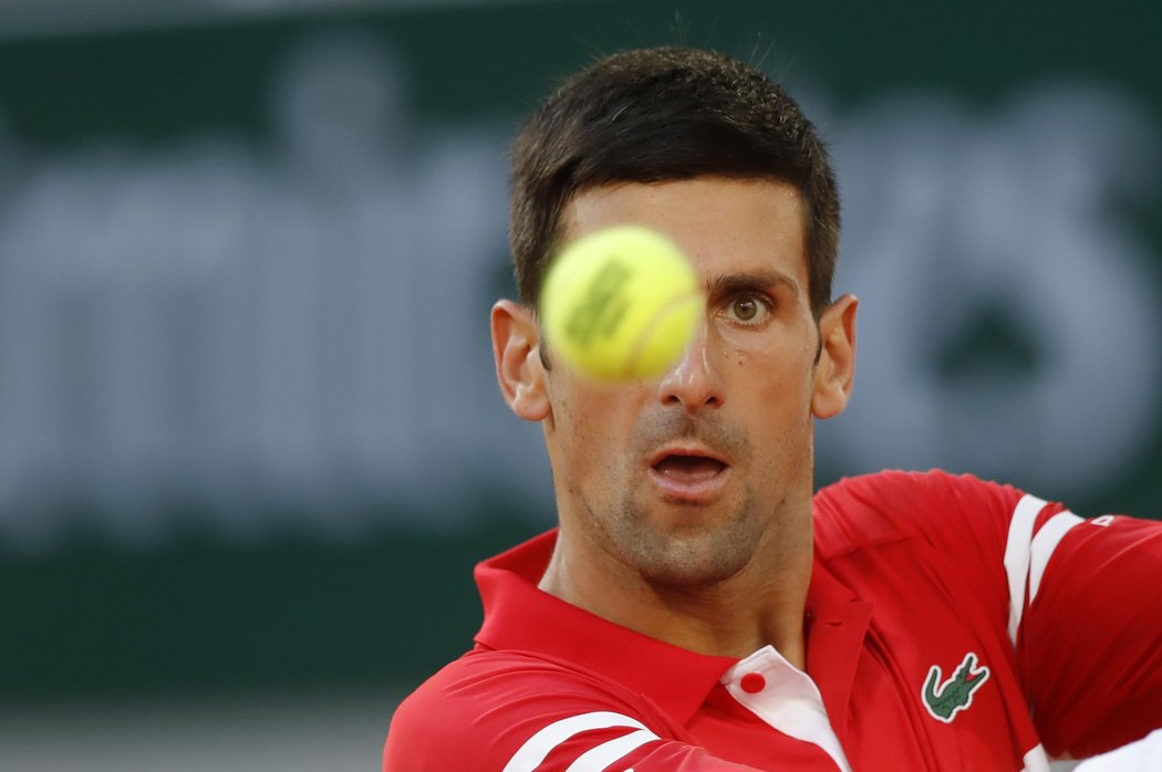 Novak Djokovič v úvodu bitvy s Nadalem