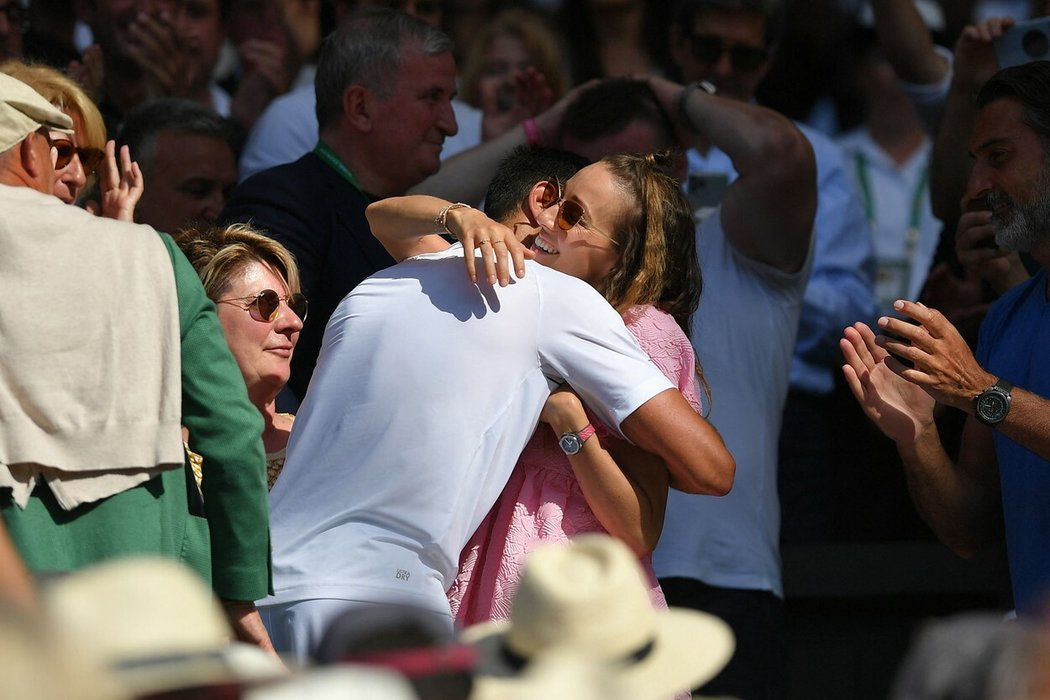 Jelena Djokovičová, manželka hvězdného tenisty Novaka Djokoviče, se na Twitteru pustila do magazínu Racquet. Jeho novináři kritizují registraci Djokoviče na turnajích i přesto, že se jich nemůže zúčastnit. Důvodem je absence očkování proti koronaviru