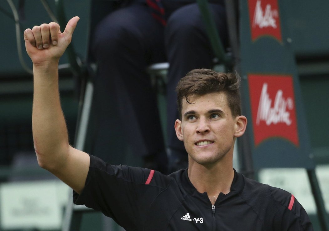 Dominic Thiem slaví postup do dalšího kola