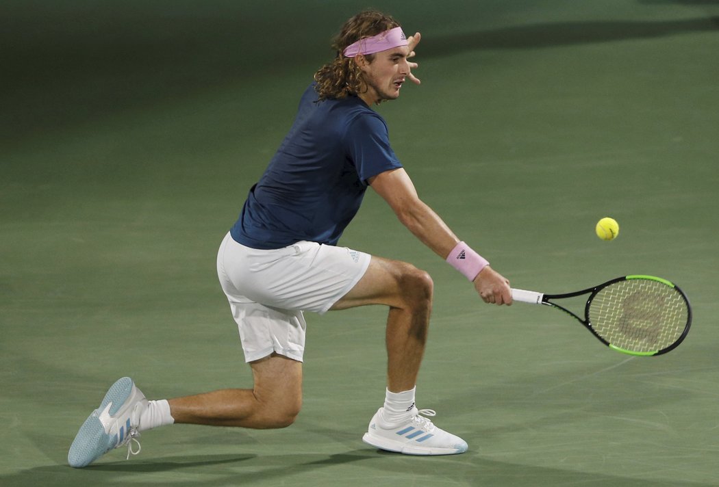 Stefanos Tsitsipas nestačil na Rogera Federera ve finále turnaje v Dubaji