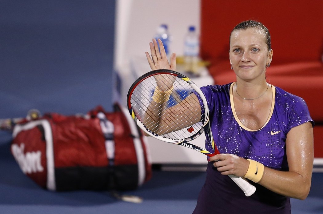 Petra Kvitová se spokojeně usmívá po svém vítězství na turnaji v Dubaji