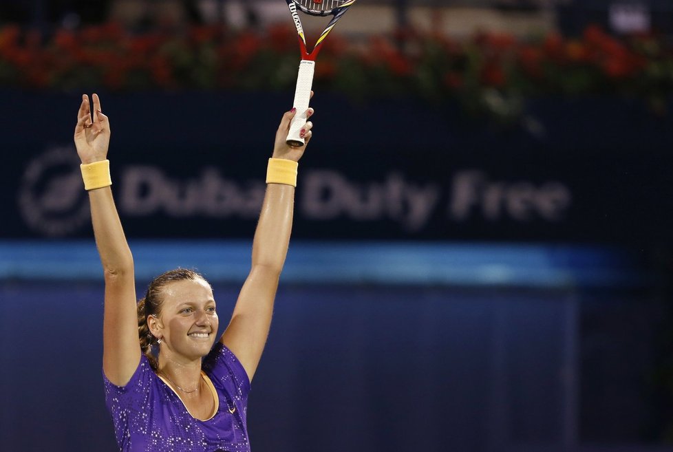 Petra Kvitová se po delší době raduje z turnajového triumfu. V Dubaji uspěla ve finále proti Italce Erraniové