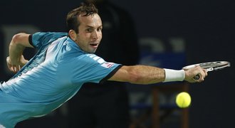 Štěpánek uhrál na Federera jen tři gamy, Rosol vyřadil Llodru