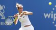 Kristýna Plíšková v prvním kole turnaje v Eastbourne proti domácí Naomi Broadyové
