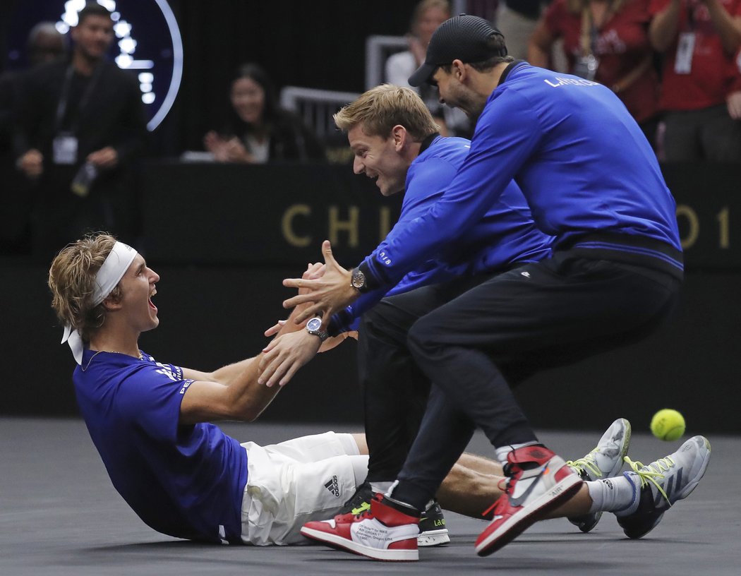 Tenisté Evropy vyhráli i druhý ročník Laver Cupu. Díky Rogeru Federerovi a Alexanderu Zverevovi porazili v Chicagu výběr světa poměrem 13:8.