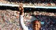 Serena Williamsová mává rekordním 35 tisícům divákům, kteří přišli na její exhibici s Kim Clijstersovou