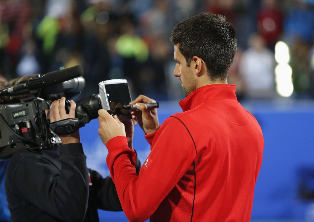 Srbský tenista Novak Djokovič vyhrál exhibici v Abú Zabí