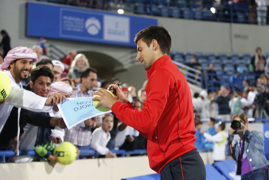 Srbský tenista Novak Djokovič vyhrál exhibici v Abú Zabí