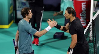 Nadal v akci po čtyřech měsících, exhibici s Murraym ale prohrál