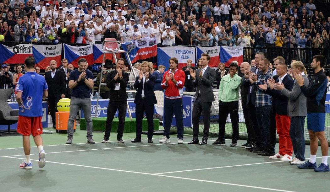 Závěrečnou řeč Radka Štěpánka po rozlučce sledovali všichni jeho pozvaní hosté