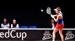 Markéta Vondroušová během nedělní dvouhry v rámci baráže o Fed Cup proti Kanaďance Rebecce Marinové