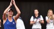 Česká tenistka Markéta Vondroušová slaví vítězství nad Leylah Fernandezovou z Kanady