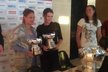 Barbora Záhlavová-Strýcová a Iveta Benešová dostaly před cestou do Německa repliku trofeje pro vítězky Fed Cupu