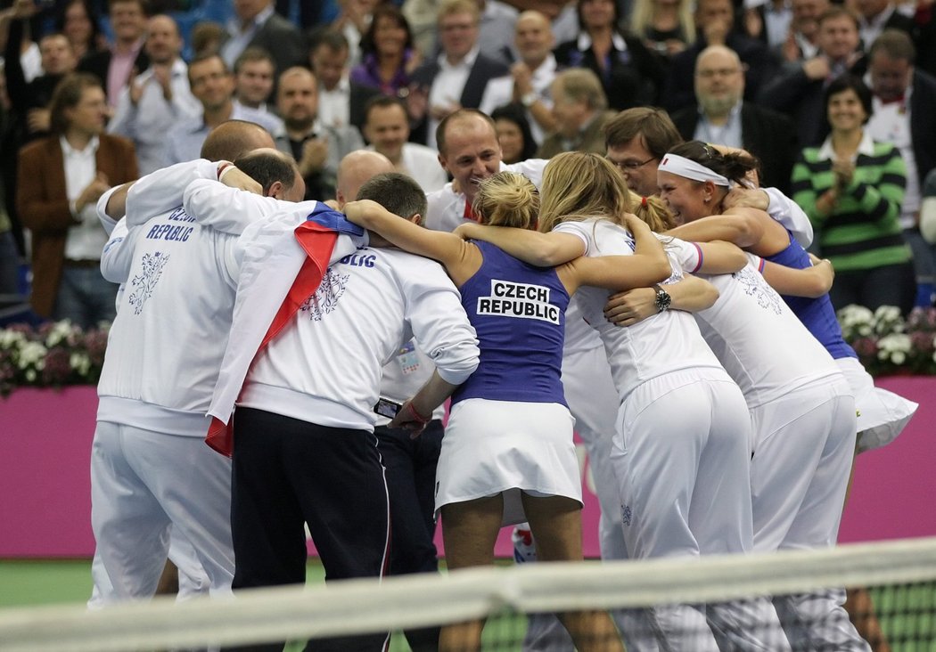 Český tým slaví senzačníé triumf ve Fed Cupu