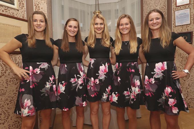 České květinky! Tenistky i se Šafářovou před Fed Cupem zářily na banketu České květinky! Tenistky i se Šafářovou před Fed Cupem zářily na banketu
