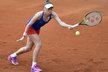 Markéta Vondroušová během zápasu baráže o fed cup proti Kanaďance Leylah Fernandezové