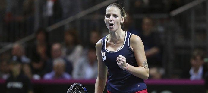 Karolína Plíšková se raduje po výhře nad Timeou Bacsinszkou z druhého českého bodu v semifinále Fed Cupu