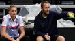 Karolína Plíšková se svým trenérem Tomášem Krupou během tréninku českého fedcupového týmu