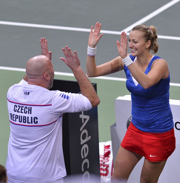 Petra Kvitová se raduje se svým koučem Davidem Kotyzou po výhře nad Petkovičovou Petra Kvitová se raduje se svým koučem Davidem Kotyzou po výhře nad Petkovičovou
