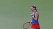 Petra Kvitová se raduje z výhry v úvodním zápase finále Fed Cupu proti Andree Petkovičové z Německa