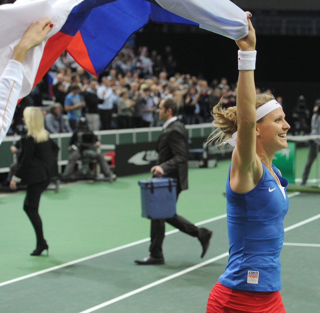 Lucie Šafářová slaví své fantastické vítězství a triumf ve Fed Cupu