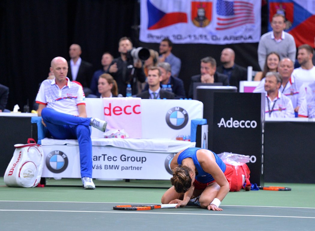 Barbora Strýcová si v prvním duelu finále Fed Cupu proti Američance Keninové prožila těžké chvíle