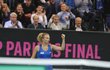 Kateřina Siniaková se hecuje v zápase proti Sofii Keninové ve finále Fed Cupu