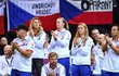 Petra Kvitová a Barbora Krejčíková podporují Barboru Strýcovou v zápase se Sofií Keninovou