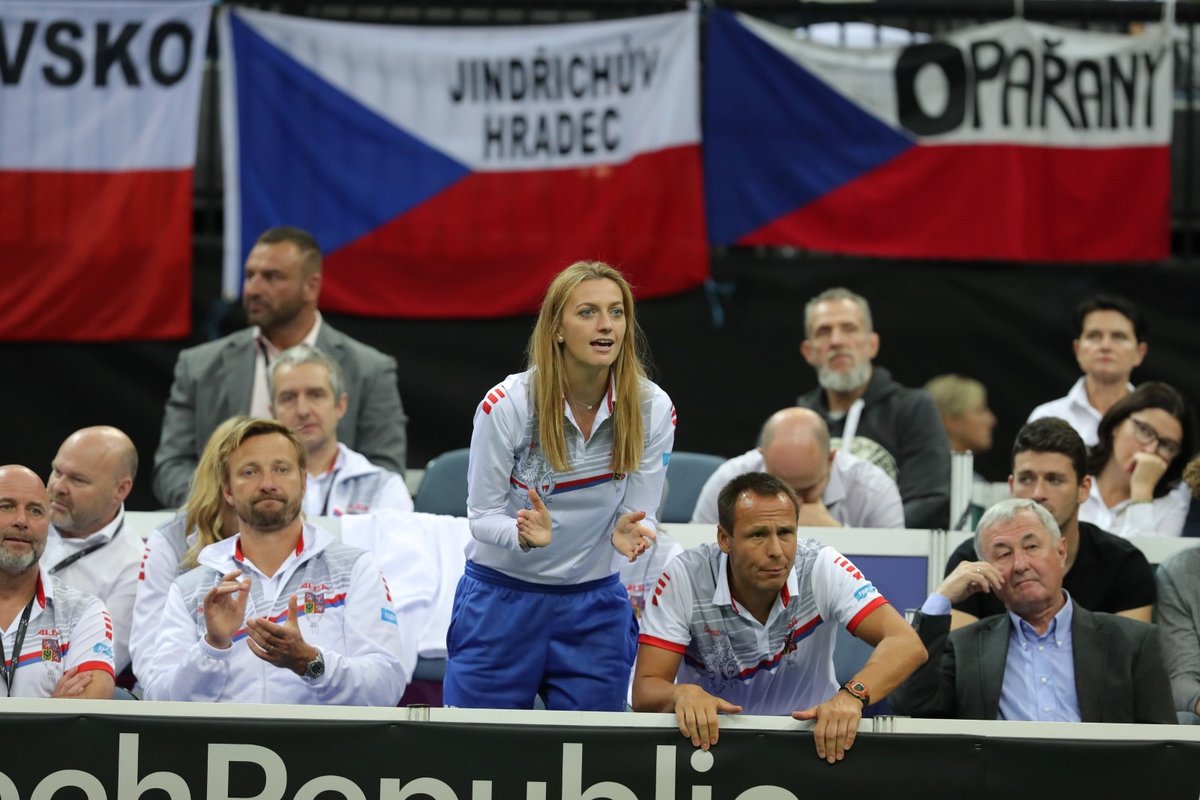 Petra Kvitová hecuje Barboru Strýcovou v prvním duelu finále Fed Cupu proti USA
