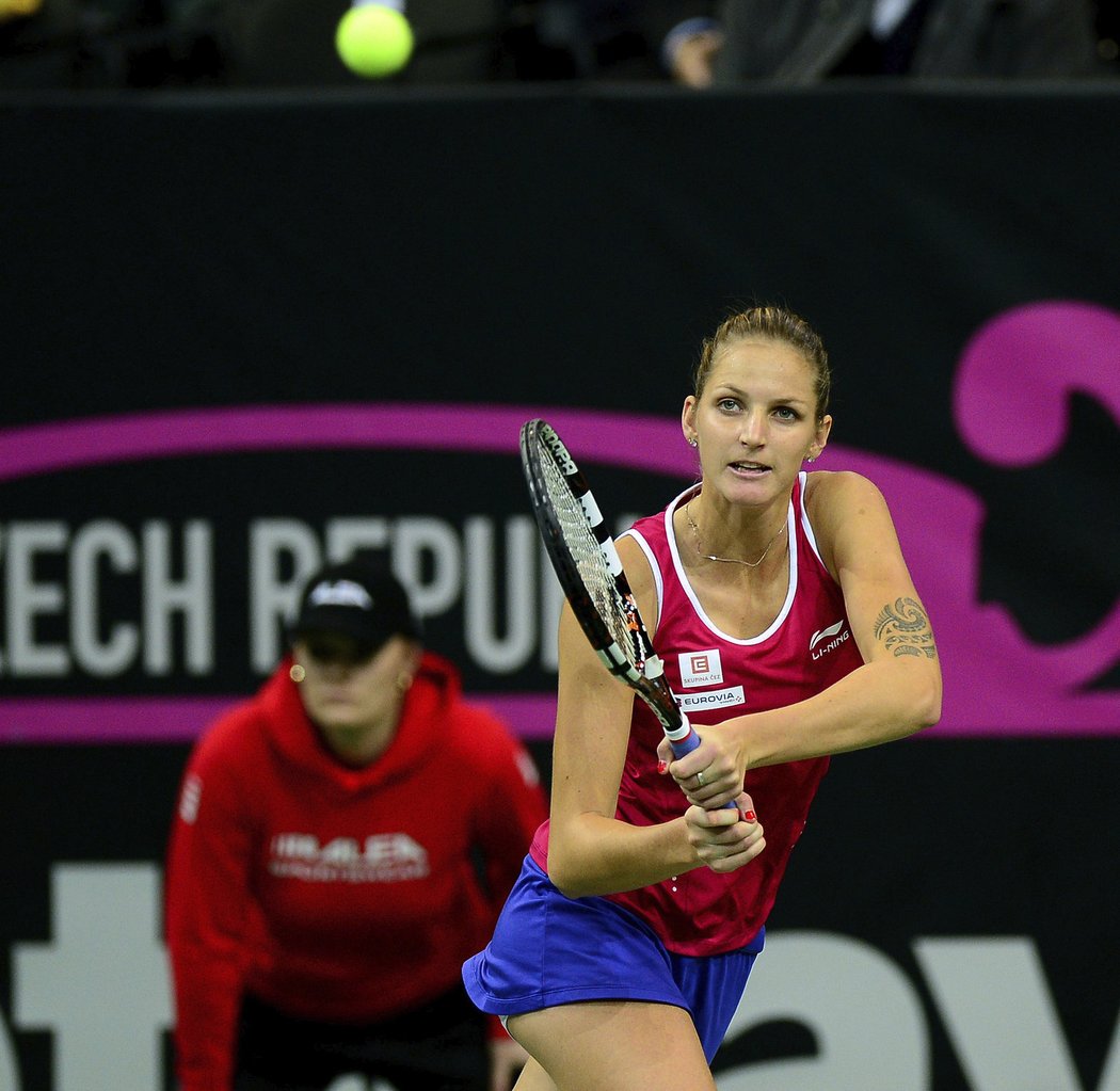 Česká tenistka Karolína Plíšková se sice snažila, ale na ruskou jedničku Marii Šarapovovou nestačila. Stav finále Fed Cupu je 1:1.