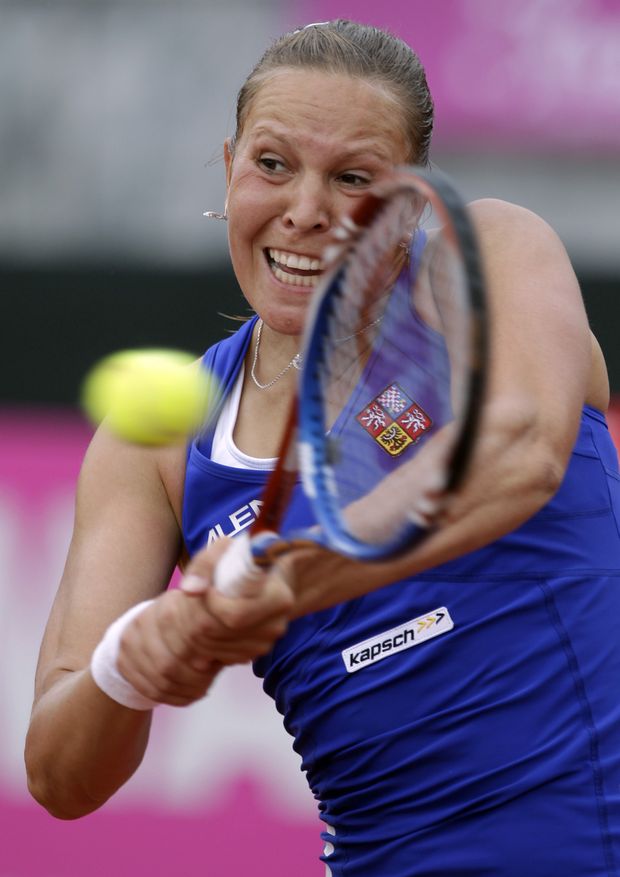 Lucie Hradecká svůj duel s Italkou Pennettaovou prohrála Lucie Hradecká svůj duel s Italkou Pennettaovou prohrála