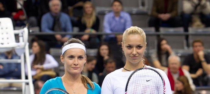 Iveta Benešová (vlevo) se utkala ve dvouhře s Němkou Sabine Lisickou