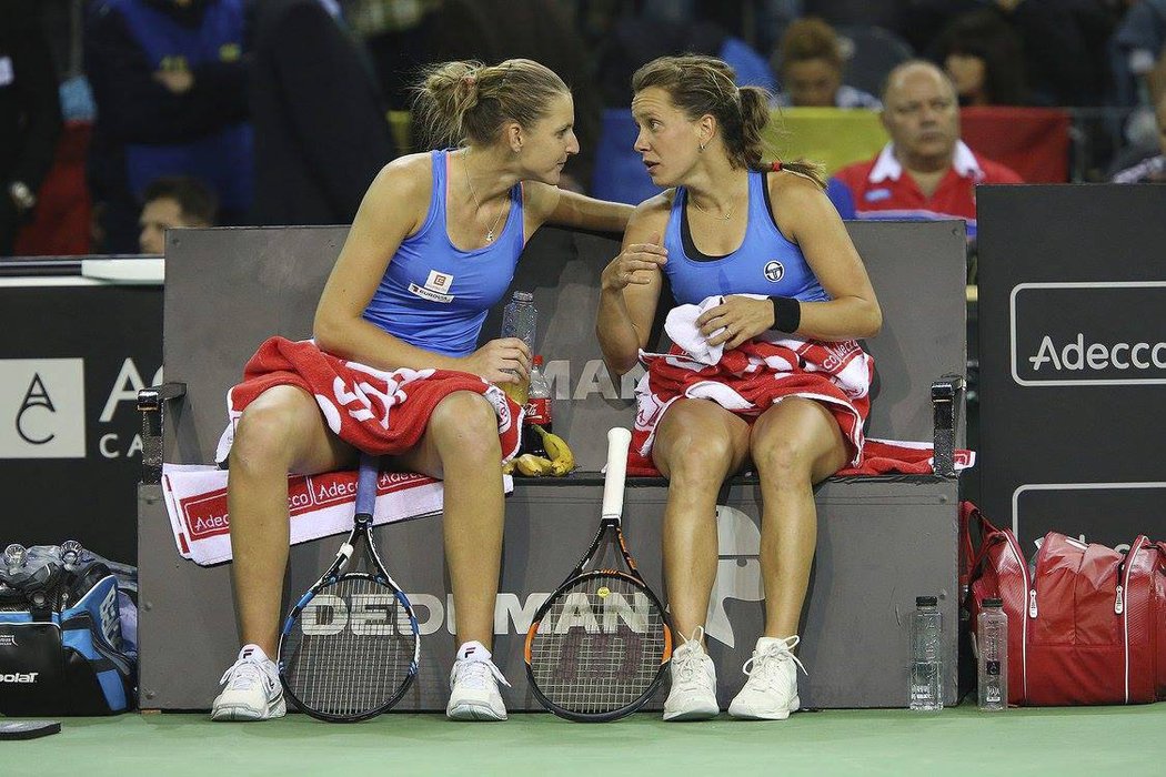 Karolína Plíšková a Barbora Strýcová rozhodly o výhře českého týmu v Rumunsku v utkání Fed Cupu