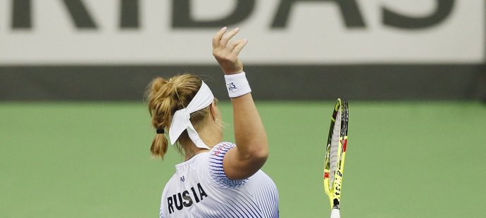 Ruskám tekly nervy. Světlana Kuzněcovová při utkání Fed Cupu dokonce házela raketou.