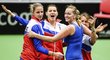 České tenistky Karolína Plíšková, Lucie Šafářová, Petra Kvitová a Barbora Strýcová se radují z postupu do finále Fed Cupu