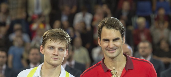 Roger Federer s poraženým finalistou Davidem Goffinem